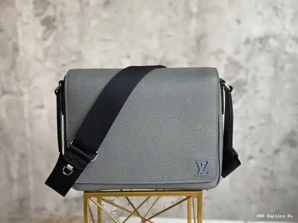 AAA Pruses Bags DISTRICT PM LOUIS VUITTON 0628